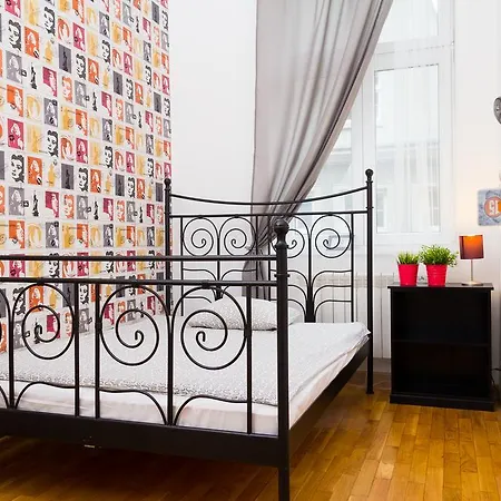 אכסניה Retro *